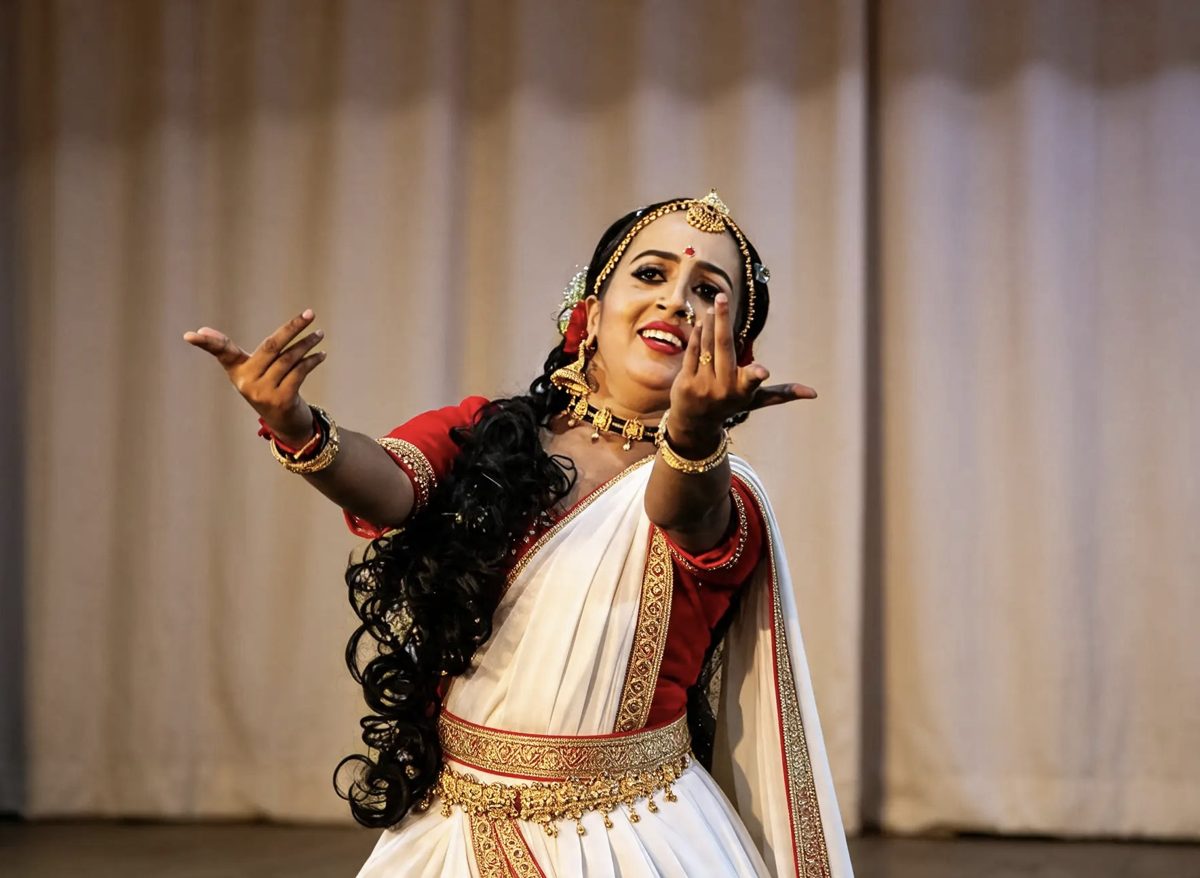 Sruthy Mahima performing